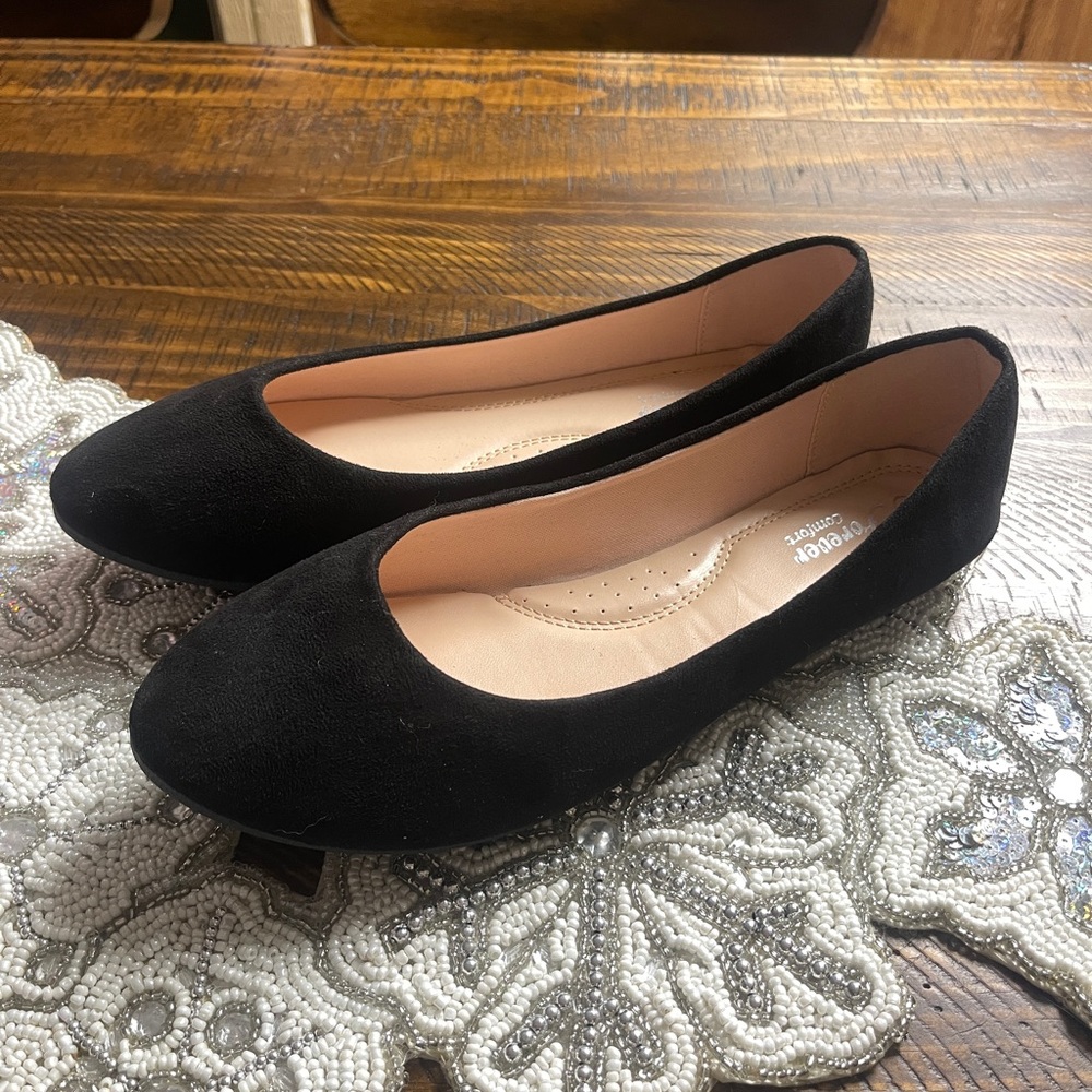 Forever Comfort Black Velvet size 10 ballet flats